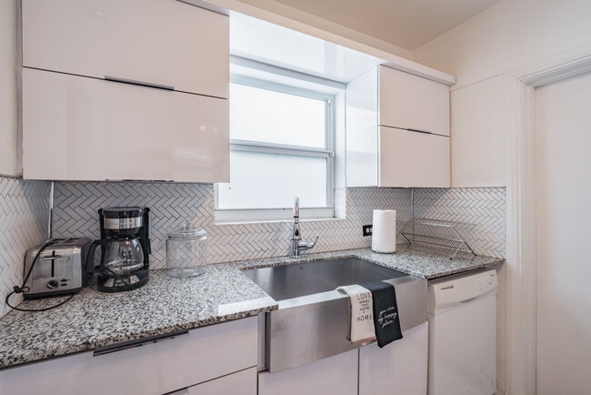 Photo - 1016-1042 NW 42nd St