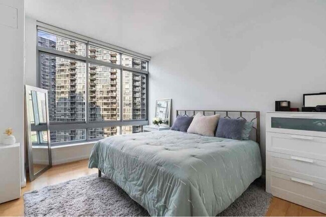 Photo - 4630 Center Blvd