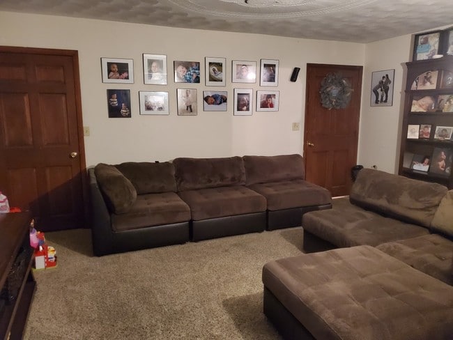 Building Photo - 225 S Webster Ave Unit 2 - Upper