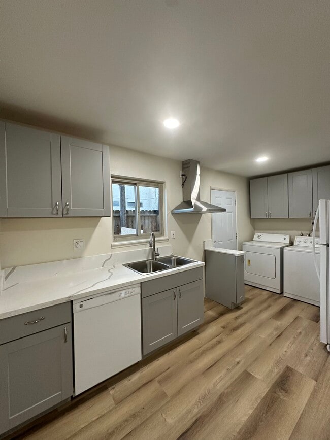 Photo - 519 E Ridgecrest Blvd