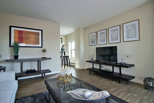 Photo - 32 E Pearson St