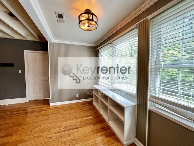 Photo - 904 Boylston St