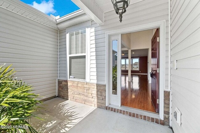 Photo - BEAUTIFUL HOME AVAILABLE APRIL 1ST