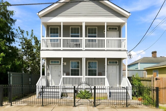 Building - 1722 Harmony St Unit 1722