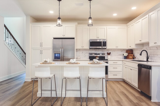 Stainless Steel Appliances-Lg Fridge - 2017 Wyatt Street - OFF CAMPUS HOUSING!!! Rental