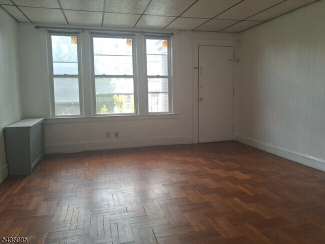 Photo - 19 Bayview Ave Unit 2