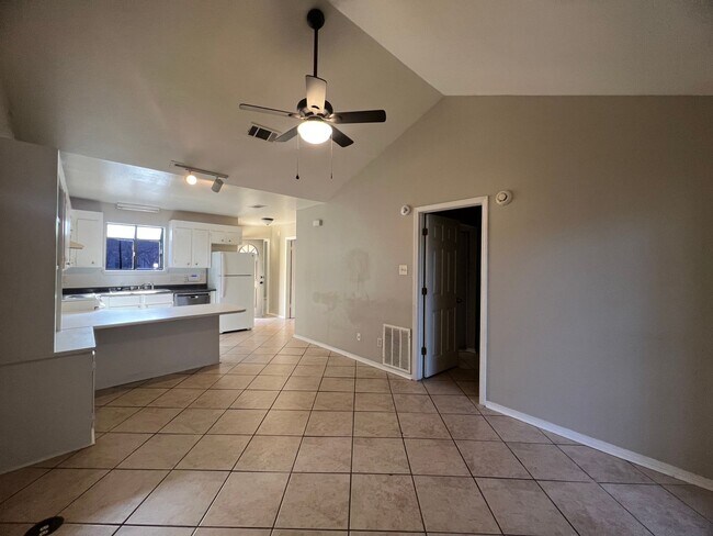 Photo - CUTE CUTE CUTE and close to shopping/dining!