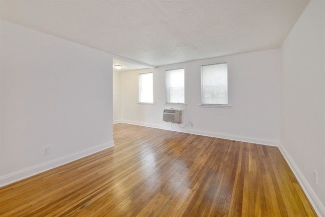 Photo - 3909 Dolfield Ave