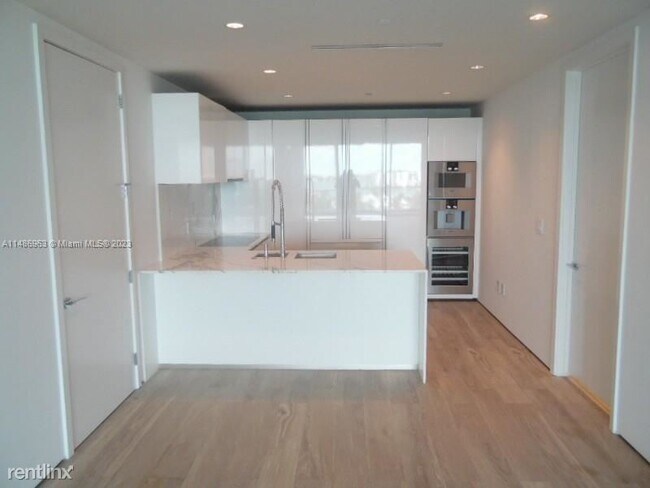 Photo - 2 br, 2.5 bath Condo - 10203 Collins Ave U... Unidad 905