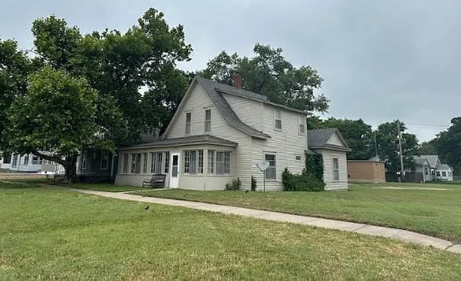 Building Photo - 3 Bedroom, 1 Bathroom House
