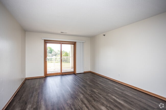 2BR, 2BA w/ Laundry - 1,050 SF