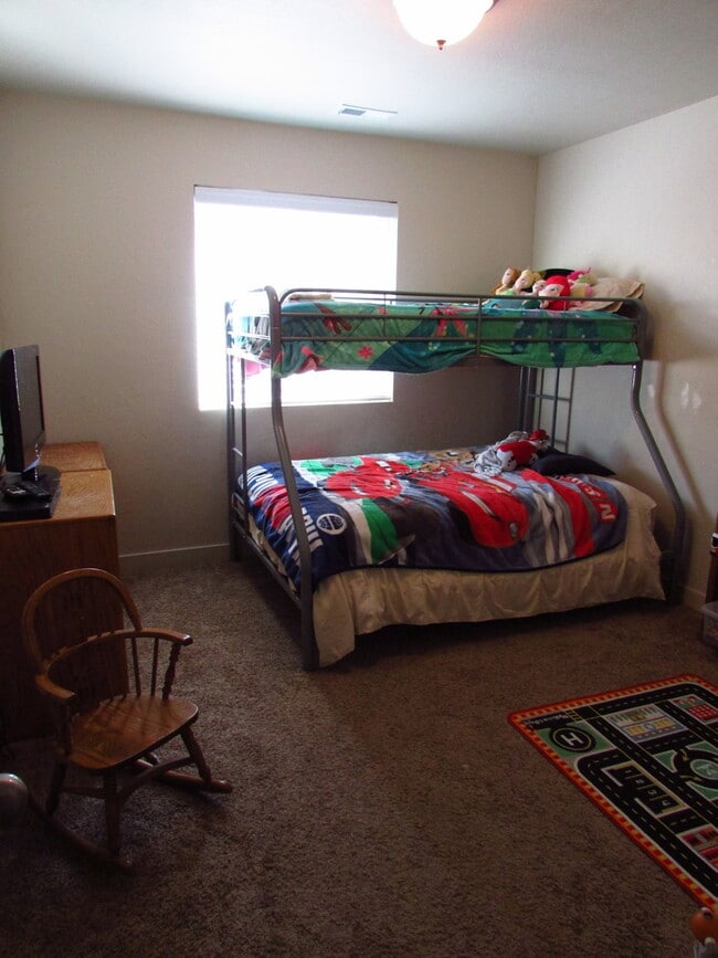 Photo - 3 Bedroom 2 bath in Vineyard!!