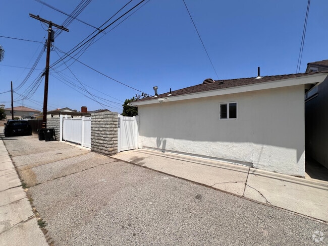 Building Photo - 9009 Monogram Ave Rental