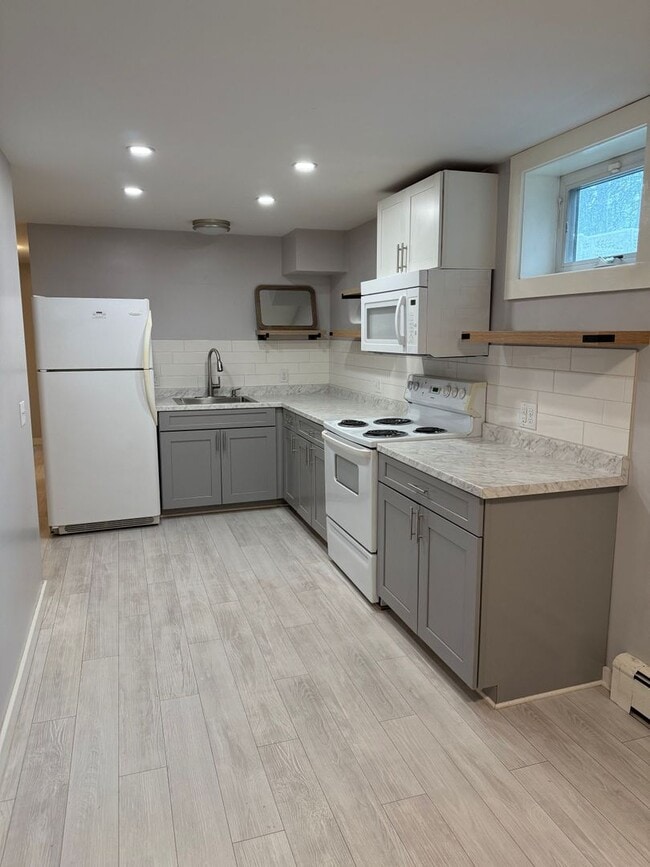 Photo - Dunbar Ave (121) Unit B