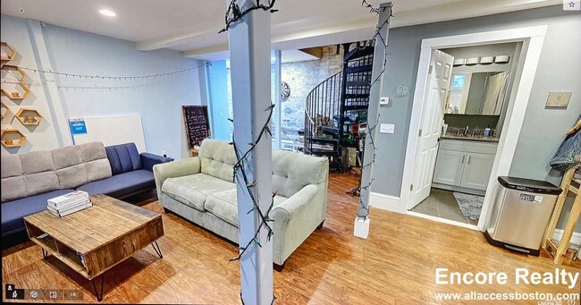 Photo - 221 Norfolk St