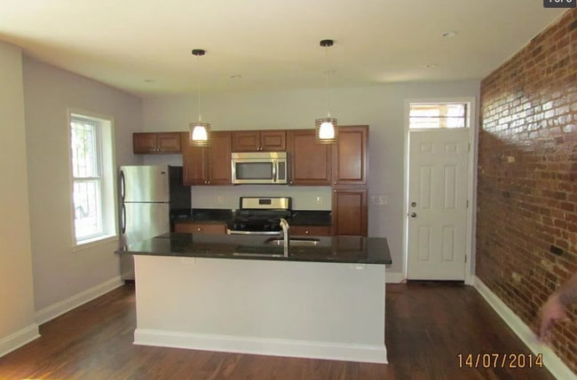 Building Photo - 1271 Morse St NE Unit A