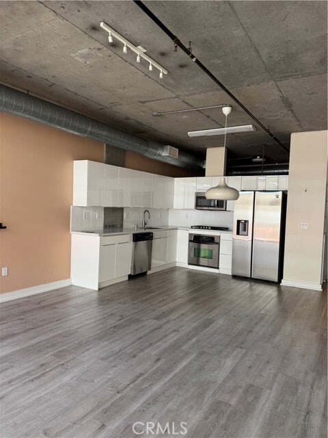 Photo - 645 W 9th St Unidad 337 Rental