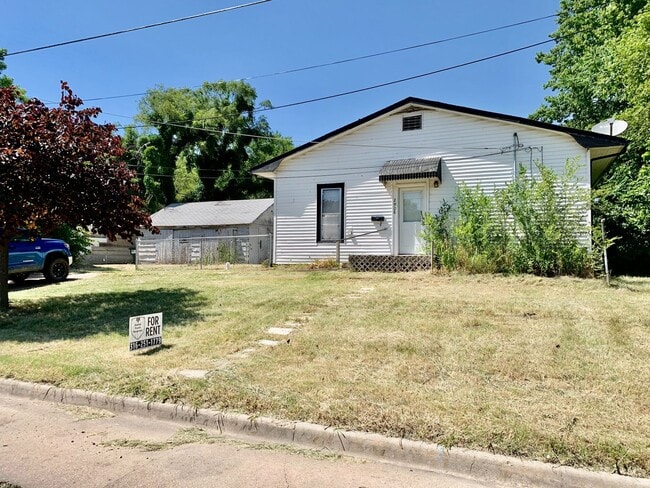 Building Photo - 2 or 3 bed/1 bath house in Indian Hills av...