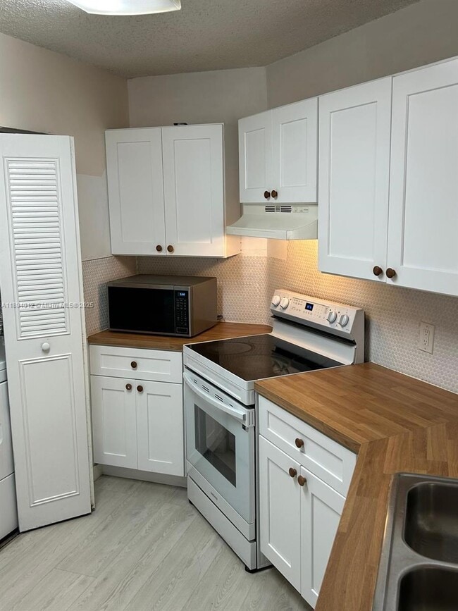 Photo - 6280 NW 186th St Unidad 112