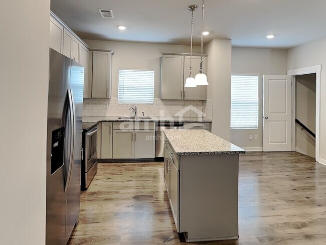 Photo - 108 Landsdown Xing