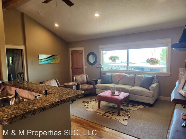 Photo - 3 br, 3 bath House - 3205 S Yosemite Dr