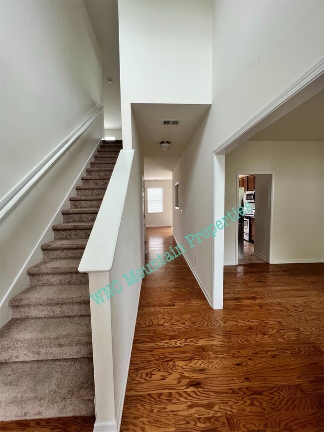 Photo - 224 E Hiawassee Rd