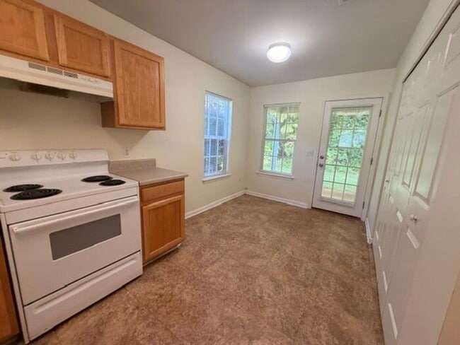 Photo - Beautiful and spacious! Ready for move in!