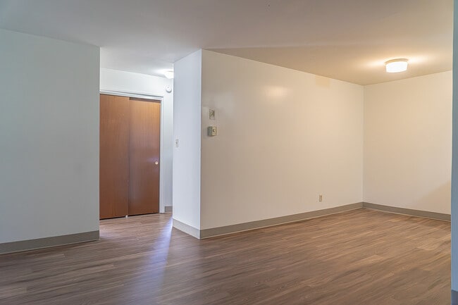 Landry - Living Room - Town & Country Apartments