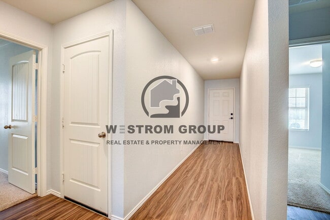 Photo - 404 Falling Star Dr