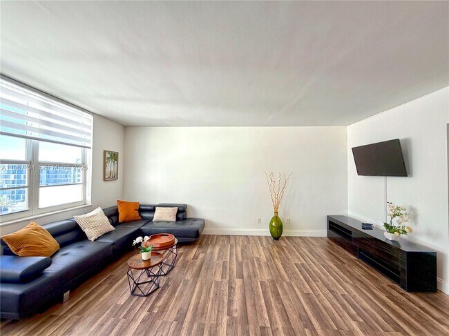 Photo - 100 Lincoln Rd Unidad 901