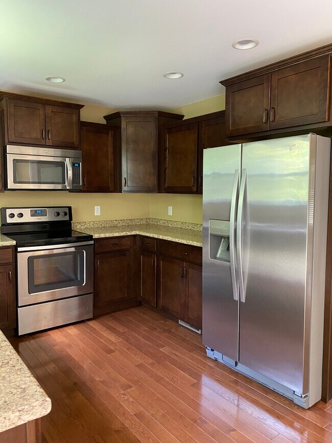 Photo - 399 Ellis Ave