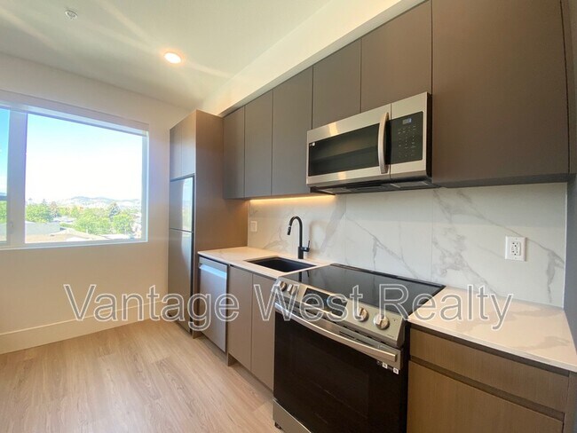 Photo - 720-720 K. L. O. Rd