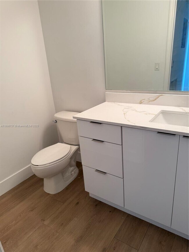 Photo - 1250 S Miami Ave Unidad 1407