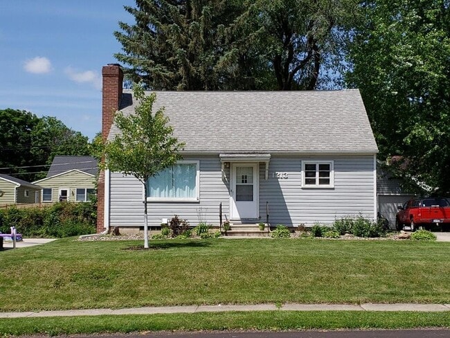 Building Photo - 1213 10th Ave NW