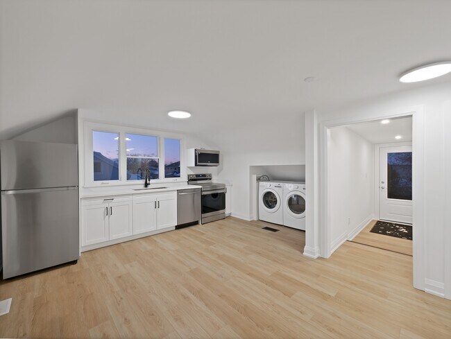 Photo - 647 Limeridge Rd E