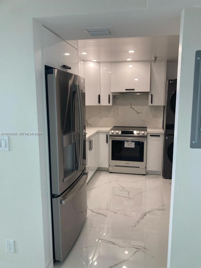 Photo - 290 174th St St Unit 1206