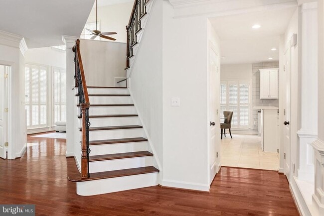 Photo - 730 Crisfield Way