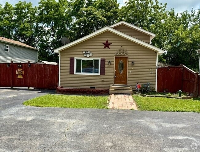 Building Photo - 24633 W Passavant Ave Rental