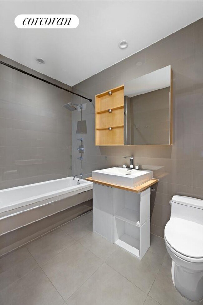 Photo - 120 N 7th St