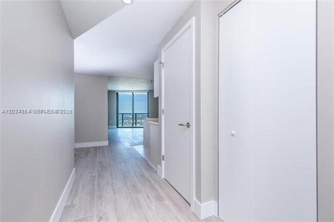 Photo - 501 NE 31st St Unidad 501 NE 31st St # 3910