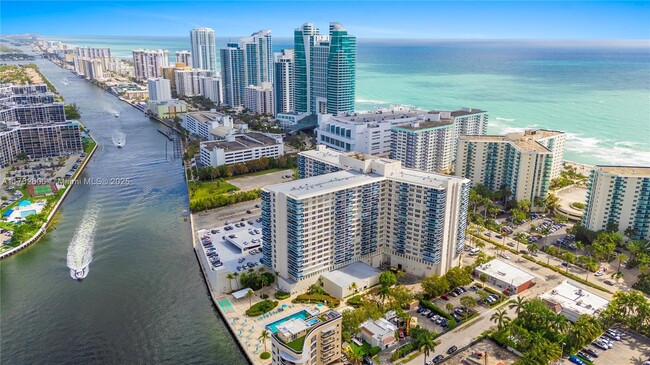 Photo - 3800 S Ocean Dr Unidad 1810 Rental