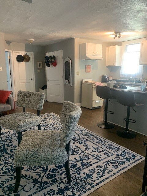 Photo - 6638 Broadmoor Rd