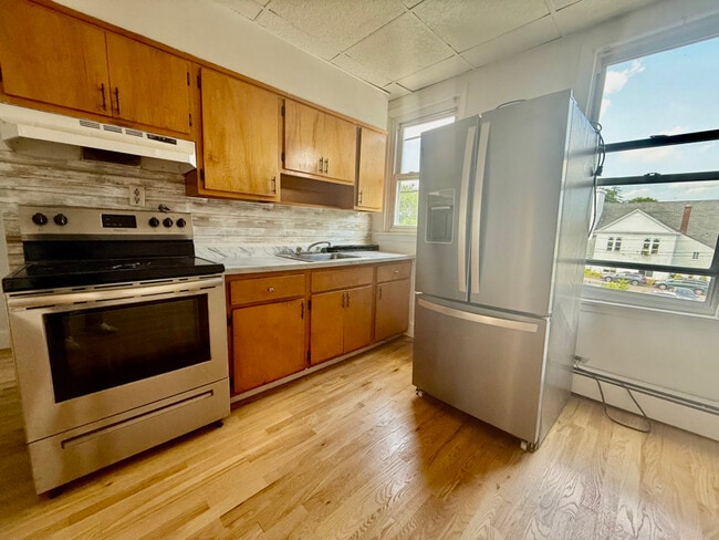 Building Photo - 86 Main St Rental