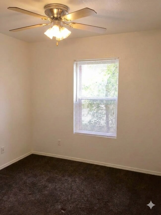 Building Photo - 131 Baker St