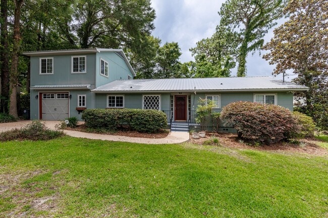 Building Photo - 208 Pinecrest Ln