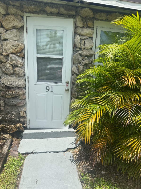Building Photo - 1064 N Tamiami Trl Rental