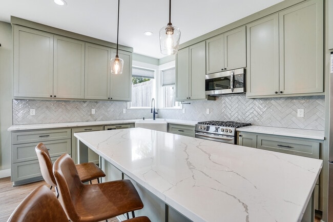 Photo - 1132 Thunderbird Ave S