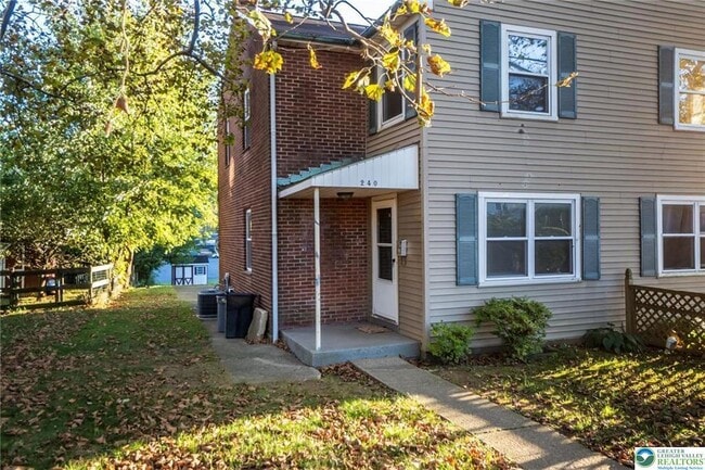 Photo - 240 Palmer St