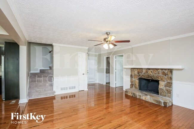 Photo - 2103 Dayron Cir NE