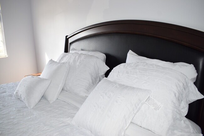 master bedroom - 6690 Wareham Ct Unit 6690